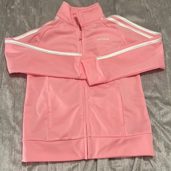 Gently used girls size 6 Adidas tracksuit. Size 6 - Picture 6 of 9